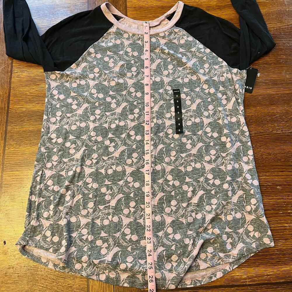 NWT Torrid Black Skull Raglan Tee Plus Size 0 (L 12) - Picture 6 of 10
